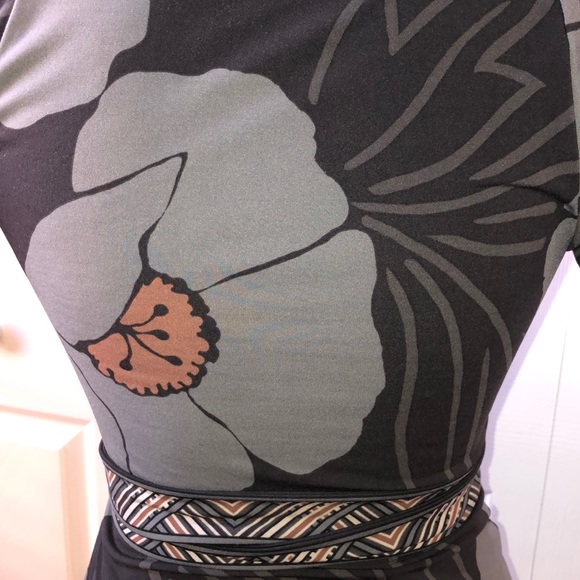 BCBGMaxazria black/ grey patterned wrap top - Picture 6 of 11